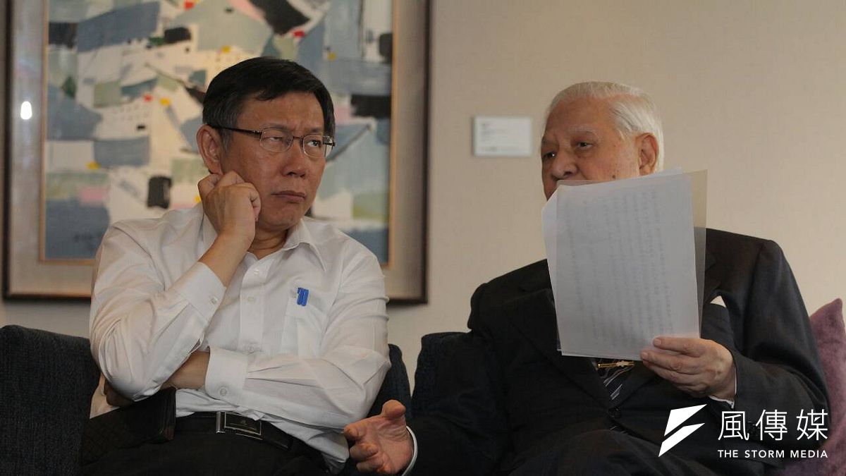 台聯指活動讓台北市長柯文哲(左)陷入輔選爭議,是李登輝辦公室改變規劃,李辦主任王燕軍反擊,台聯要找前總統李登輝,從未透過辦公室或基金會。(葉信菉攝) 台聯指活動讓台北市長柯文哲(左)陷入輔選爭議,是李登輝辦公室改變規劃,李辦主任王燕軍反擊,台聯要找前總統李登輝,從未透過辦公室或基金會。(葉信菉攝)