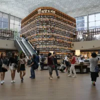 ソウル・江南のCOEXモールにある「ピョルマダン図書館(Starfield Library)」。(李忠謙撮影) ソウル・江南のCOEXモールにある「ピョルマダン図書館(Starfield Library)」。(李忠謙撮影)