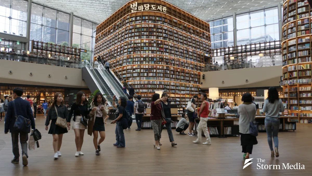The Starfield Library in Seoul's COEX Mall. Lower living costs and K-pop driven curiosity have turned the South Korean capital into a leading destination for Western students. (Photo: Li Chung-chieh)