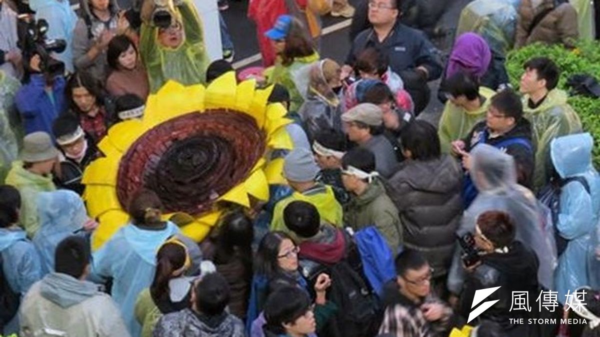 北藝大學生在318學運中製作的巨型太陽花。(作者提供) 北藝大學生在318學運中製作的巨型太陽花。(作者提供)