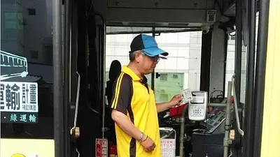 屏東縣政府推行辦理乘車「博愛卡」,期望能提供縣內身心障礙者「行無礙」的生活環境,就醫、旅遊都將更便利。(屏東縣政府提供)