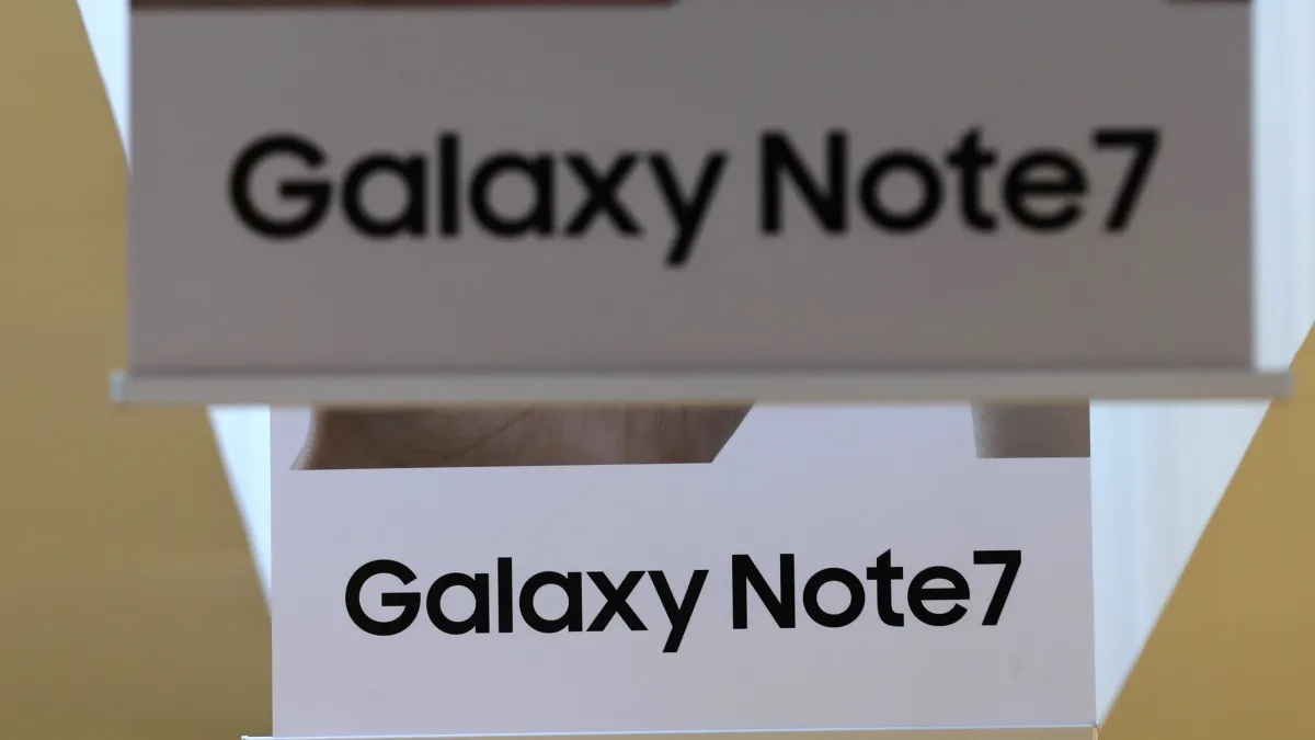 三星旗艦手機Galaxy Note7頻傳爆炸,韓媒稱三星已經決定停產。(資料照,美聯社)