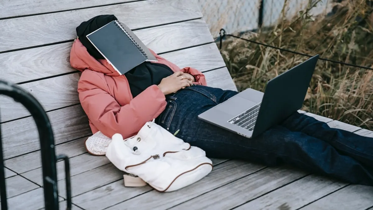 明明有很多事要做,卻總是拖到最後一刻才開始,你很有可能得了「拖延症」!(圖/取自Pexels) 明明有很多事要做,卻總是拖到最後一刻才開始,你很有可能得了「拖延症」!(圖/取自Pexels)
