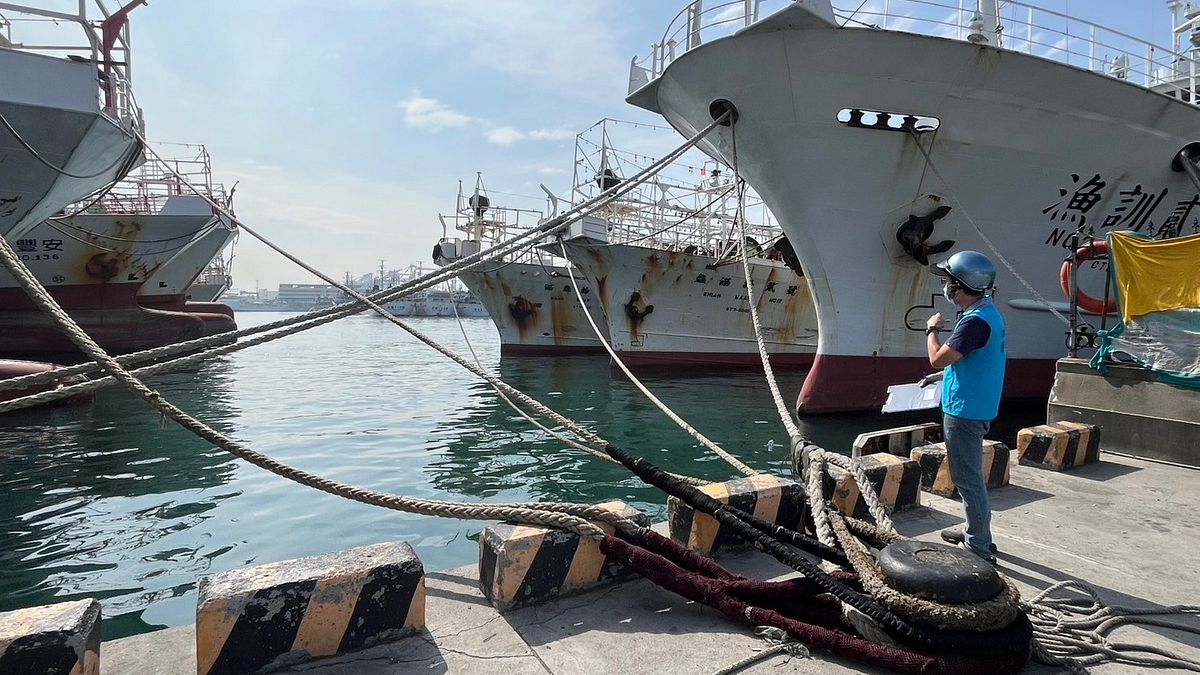 呼籲漁船確實繫緊纜繩以維護安全。(圖/高市海洋局提供) 呼籲漁船確實繫緊纜繩以維護安全。(圖/高市海洋局提供)