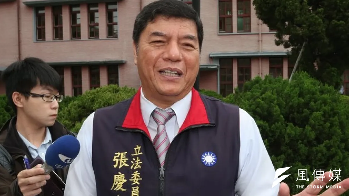 因為服貿協議審查意外暴紅的國民黨立委張慶忠,2日上午向記者表達他這幾天的心情。(余志偉攝)