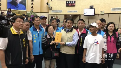 行政院核定「太陽光電兩年期推動計畫」,臺南市國有非都市土地之鹽業用地為優先開發區域。(圖/徐炳文攝)