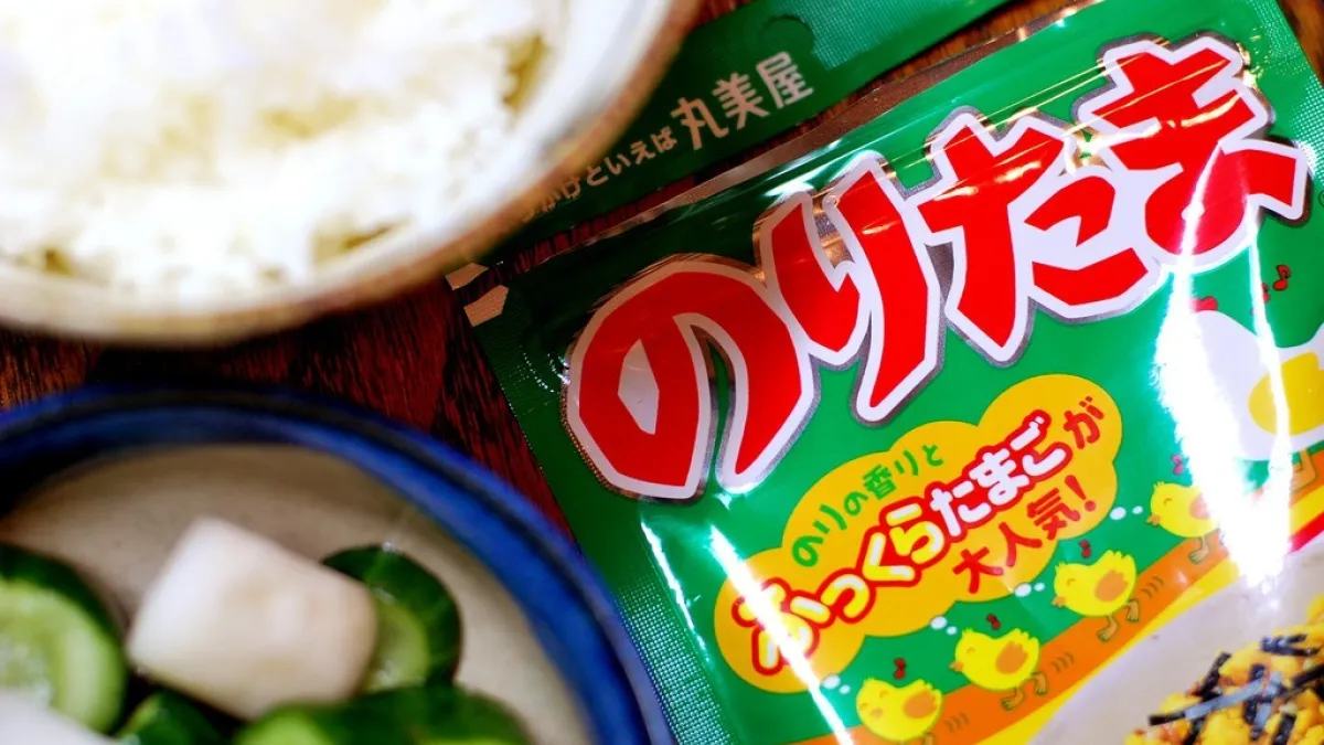 日本超市妙用調味品,為料理添美味。(圖/@MATCHA)