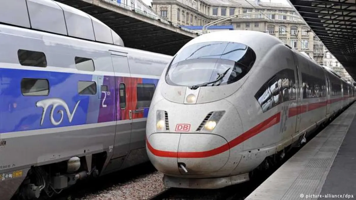 法國TGV、德國ICE:兩列高鐵列車並排停在巴黎東站。(德國之聲)