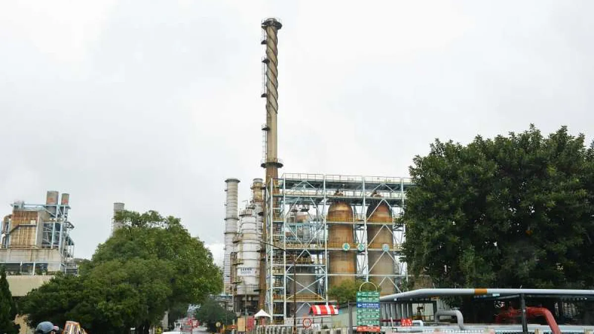 台灣中油桃園煉油廠發生自有線路故障跳電事件,故障已排除廠區陸續恢復正常操作。(資料照,圖/桃園市政府提供)