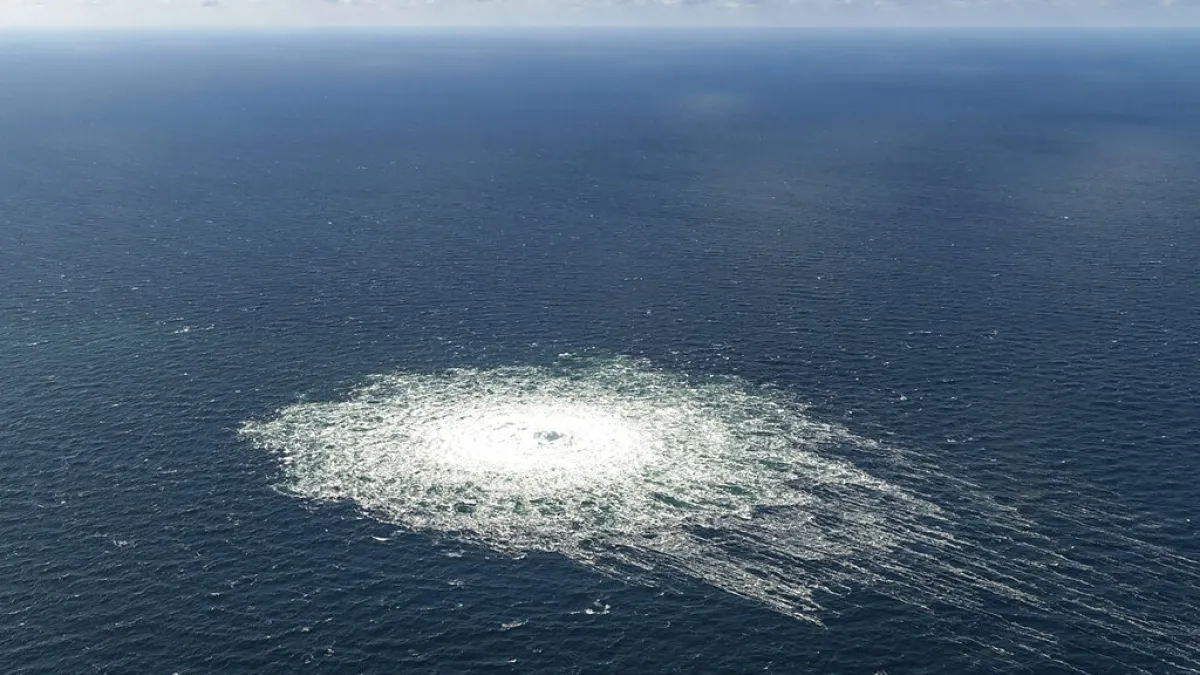 丹麥軍方在丹麥波羅的海博恩霍爾姆島上拍攝的天然氣洩漏照片。(美聯社)