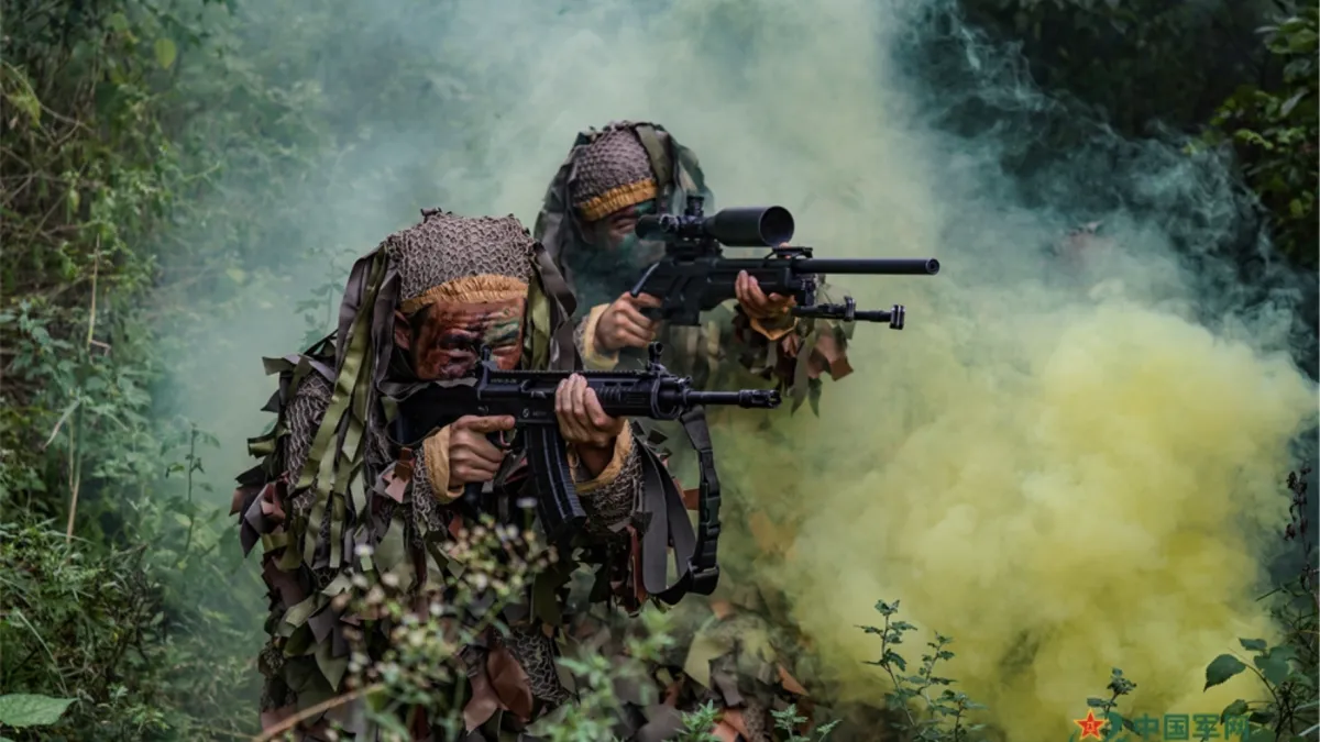 中國陸軍第82集團軍某旅組織狙擊戰術課目訓練。(資料照,中國軍網)