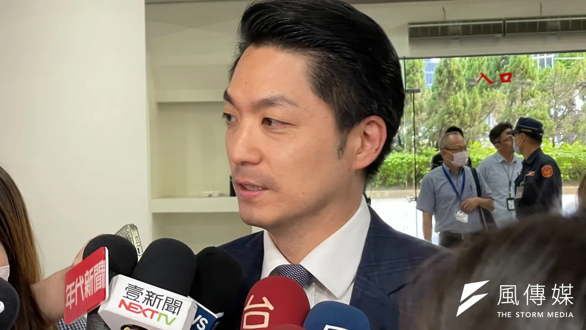 台北市長蔣萬安(見圖)今(8)日下午赴北市議會報告及備詢前接受媒體聯訪。(鍾秉哲攝)