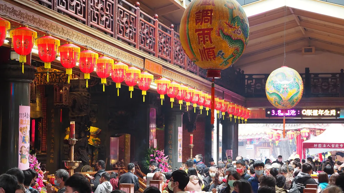 有兩百多年歷史的「大甲鎮瀾宮」,可說是全台最知名的媽祖廟之一,全年香火不斷,更被網友譽為「台灣宗教文化的璀璨明珠」。(資料照/柯承惠攝) 有兩百多年歷史的「大甲鎮瀾宮」,可說是全台最知名的媽祖廟之一,全年香火不斷,更被網友譽為「台灣宗教文化的璀璨明珠」。(資料照/柯承惠攝)