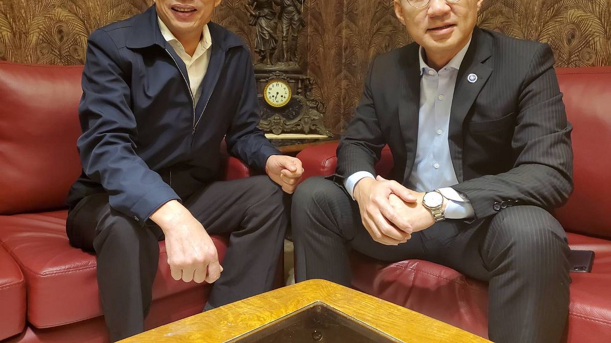 高雄市長韓國瑜(左)罷免案投票在即,民進黨黨內要角批評,國民黨中央儼然成了韓國瑜文宣部,連國民黨主席江啟臣(右)都成了「韓國瑜文宣部主任」。(資料照,高雄市政府提供) 高雄市長韓國瑜(左)罷免案投票在即,民進黨黨內要角批評,國民黨中央儼然成了韓國瑜文宣部,連國民黨主席江啟臣(右)都成了「韓國瑜文宣部主任」。(資料照,高雄市政府提供)