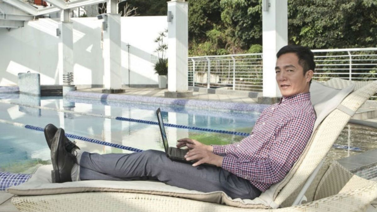 從工程師到暢銷養生書籍作家,到旅遊節目主持人,林英權把人生過得豐富精采。(圖/陳俊松攝) 從工程師到暢銷養生書籍作家,到旅遊節目主持人,林英權把人生過得豐富精采。(圖/陳俊松攝)