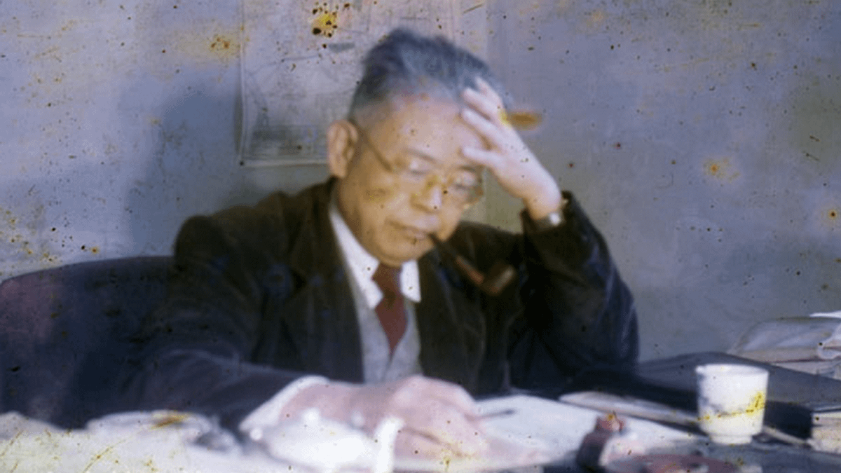 操勞校務的傅斯年。(台大校史館/flickr) 操勞校務的傅斯年。(台大校史館/flickr)