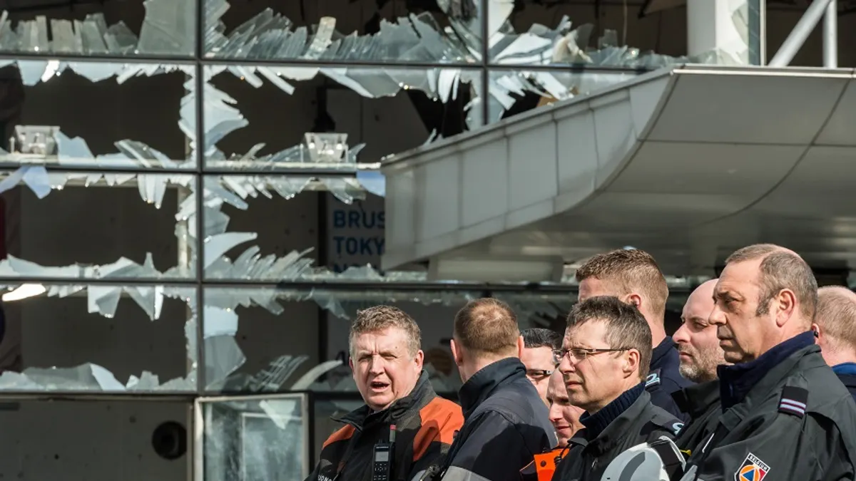 比利時機場22日受到爆炸攻擊(美聯社)