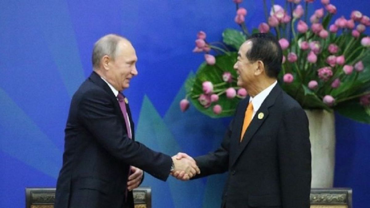 APEC領袖代表宋楚瑜與俄國總統普丁握手。(中華代表團提供) APEC領袖代表宋楚瑜與俄國總統普丁握手。(中華代表團提供)