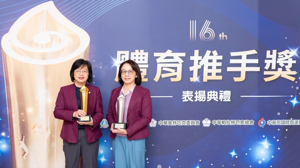 教育部體育署2024年「體育推手獎」表揚典禮於29日舉行,兆豐銀行總經理黃永貞(左)及兆豐金控公關部經理黃嘉玲(右)代表領獎。(兆豐金控提供) 教育部體育署2024年「體育推手獎」表揚典禮於29日舉行,兆豐銀行總經理黃永貞(左)及兆豐金控公關部經理黃嘉玲(右)代表領獎。(兆豐金控提供)