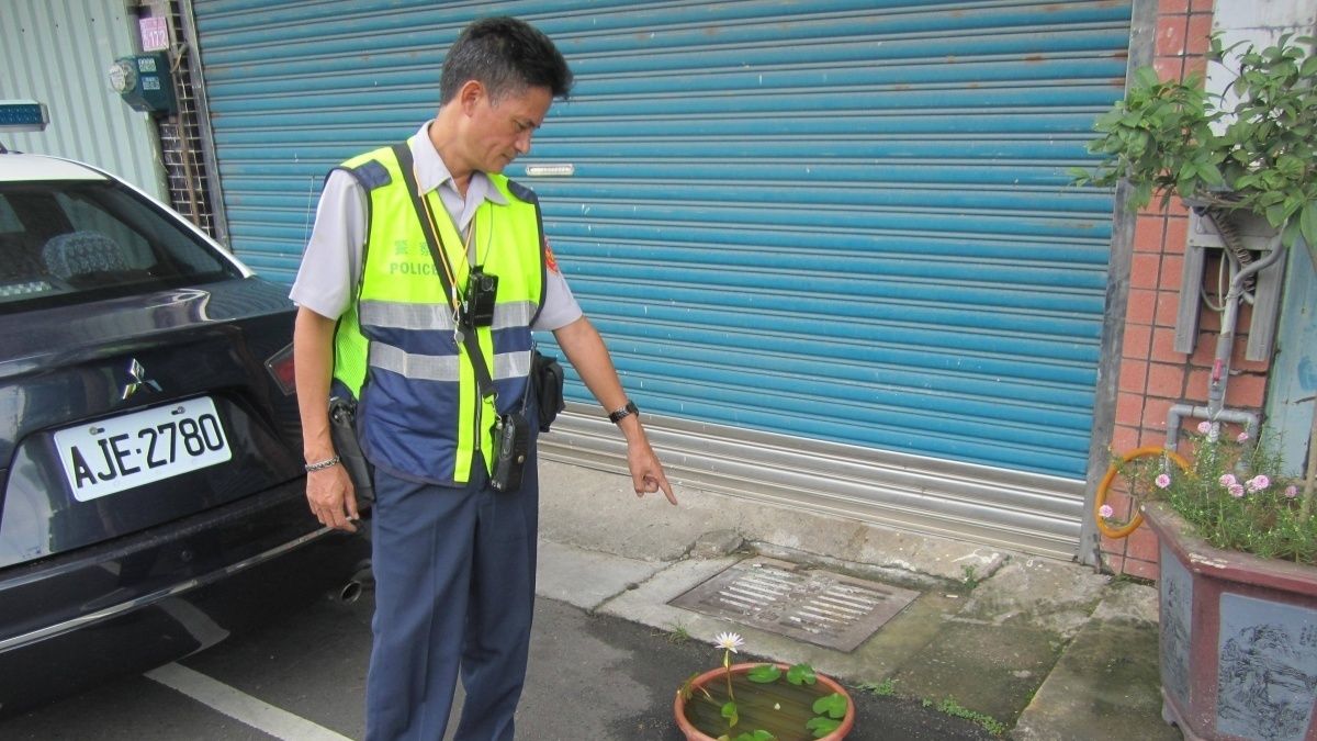 怪賊竊取蓮花盆栽 警循監視器逮人 怪賊竊取蓮花盆栽 警循監視器逮人