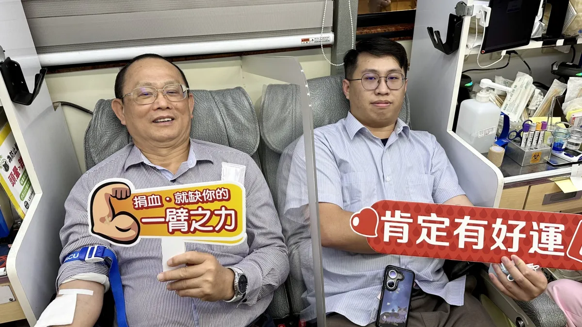 中油大林廠長廖本源(左)親自到場挽袖相挺,發揮「捐血一袋、救人一命」精神。 (圖/中油大林廠提供)