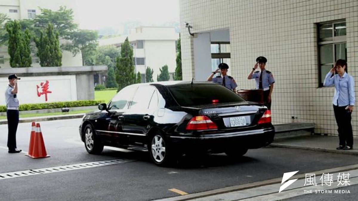 國安會秘書長金溥聰無視輿論批評,執意視察海巡署。(吳逸驊攝) 國安會秘書長金溥聰無視輿論批評,執意視察海巡署。(吳逸驊攝)