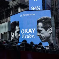 マムダニ氏とクオモ氏の市長選キャンペーン広告。(AP通信) マムダニ氏とクオモ氏の市長選キャンペーン広告。(AP通信)