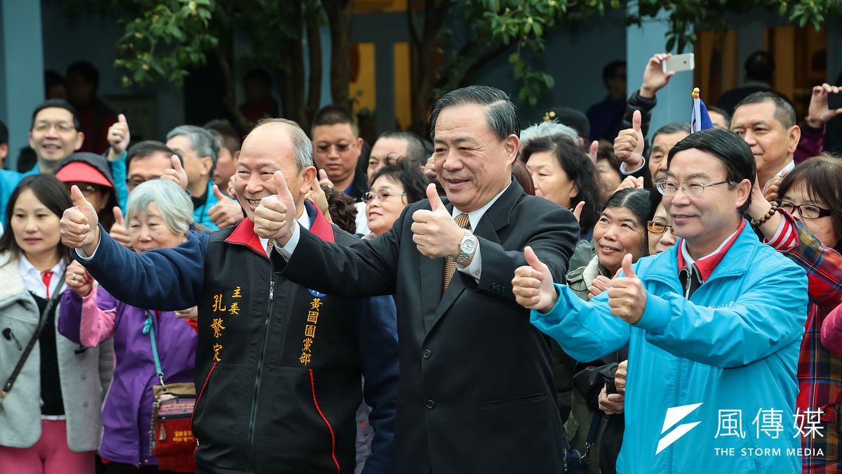 黃復興黨部主委戴伯特日前赴大溪頭寮蔣經國陵寢謁陵。(顏麟宇攝) 黃復興黨部主委戴伯特日前赴大溪頭寮蔣經國陵寢謁陵。(顏麟宇攝)