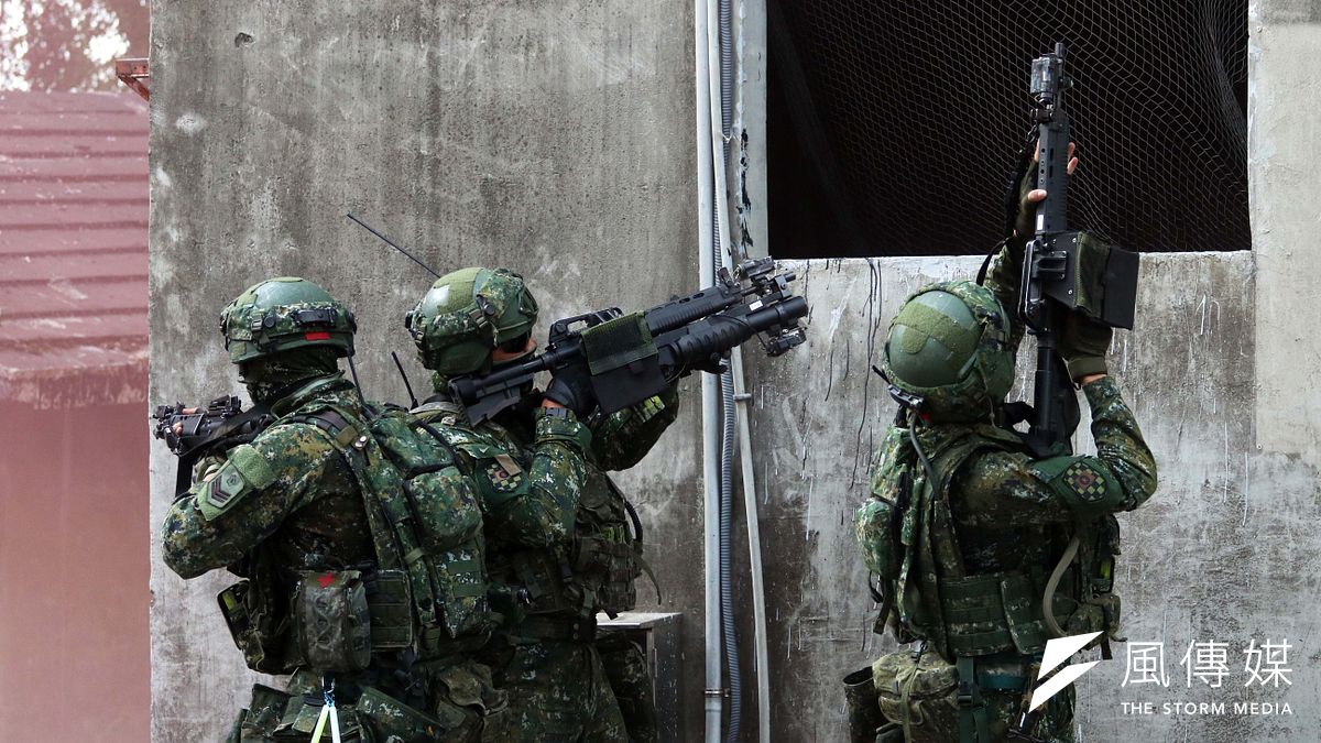 作者指出,中共正如法炮製俄羅斯併吞克里米亞的作戰模式,在人們沒有意識到的情況下入侵台灣,不可不慎防之。示意圖。(蘇仲泓攝) 作者指出,中共正如法炮製俄羅斯併吞克里米亞的作戰模式,在人們沒有意識到的情況下入侵台灣,不可不慎防之。示意圖。(蘇仲泓攝)