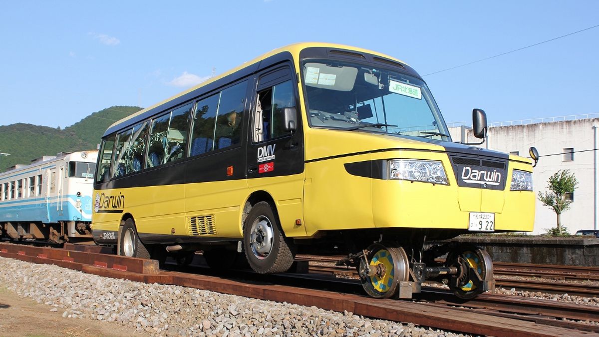15秒でバスから列車に変身!日本製DMVはまさに「バス界のトランスフォーマー」! 15秒でバスから列車に変身!日本製DMVはまさに「バス界のトランスフォーマー」!
