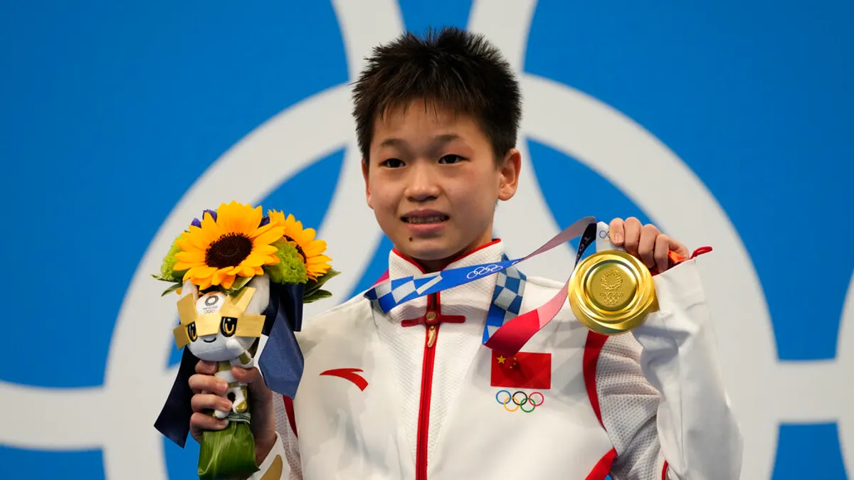 全紅嬋以驚人的連續滿分動作贏得202年東京奧運10公尺跳台金牌。(AP)