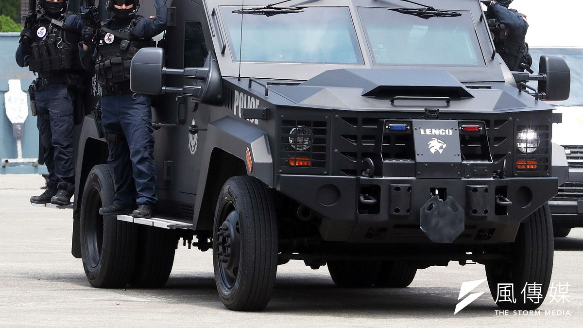 警政署近年採購Lenco Bearcat G2輪型甲車,全車防彈。(資料照,蘇仲泓攝) 警政署近年採購Lenco Bearcat G2輪型甲車,全車防彈。(資料照,蘇仲泓攝)