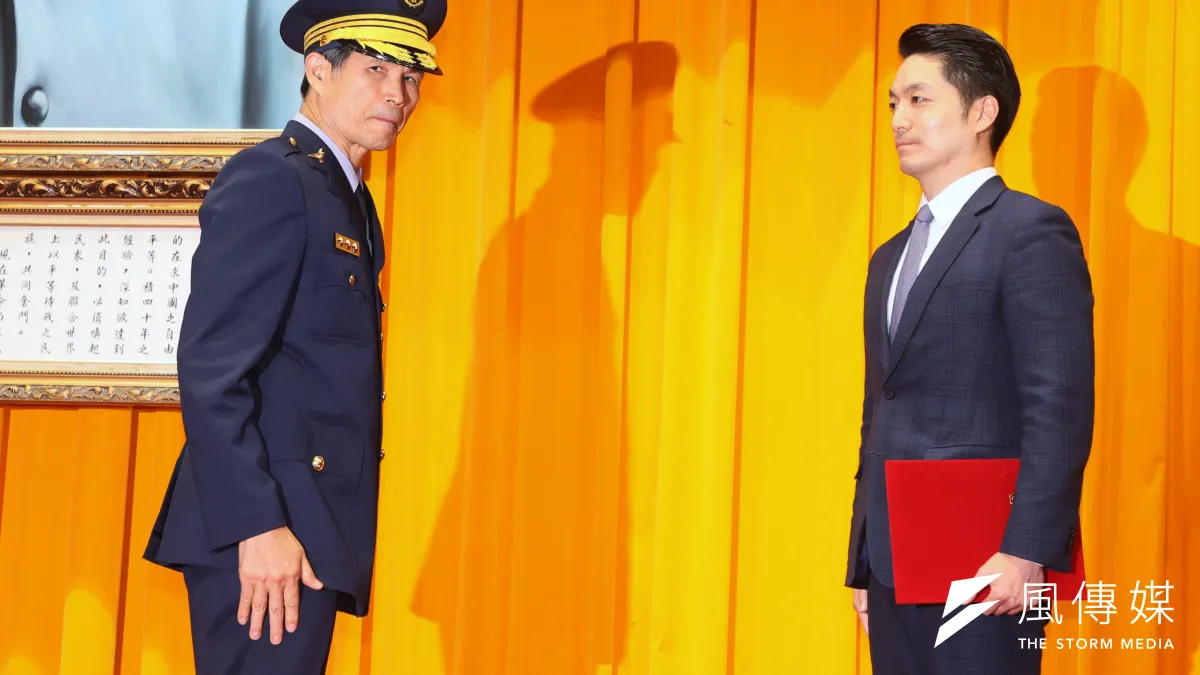 台北市警傳喚聚集北檢違法抗議的藍營人士,不過台北市警局長李西河(左)沒照上意「通通辦」,跳過了台北市長蔣萬安(右)。(資料照,柯承惠攝)