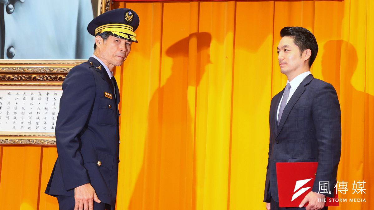 台北市警傳喚聚集北檢違法抗議的藍營人士,不過台北市警局長李西河(左)沒照上意「通通辦」,跳過了台北市長蔣萬安(右)。(資料照,柯承惠攝) 台北市警傳喚聚集北檢違法抗議的藍營人士,不過台北市警局長李西河(左)沒照上意「通通辦」,跳過了台北市長蔣萬安(右)。(資料照,柯承惠攝)