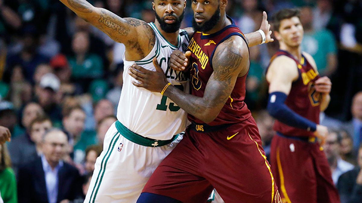 波士頓塞爾提克前鋒莫里斯賽前發下豪語要守住克里夫蘭騎士明星前鋒詹姆斯,而首戰也成功限制詹姆斯發會,讓塞爾提克贏下首戰。(美聯社) 波士頓塞爾提克前鋒莫里斯賽前發下豪語要守住克里夫蘭騎士明星前鋒詹姆斯,而首戰也成功限制詹姆斯發會,讓塞爾提克贏下首戰。(美聯社)