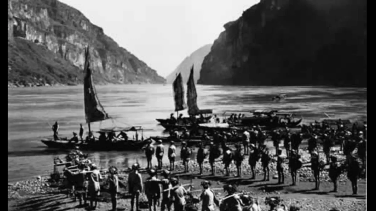 1943年行軍中的國軍。(維基百科)