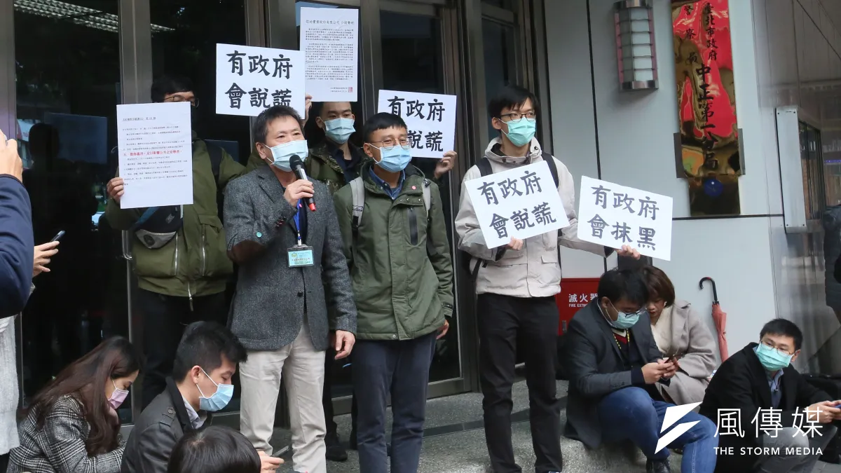 國民黨團總召林為洲、國民黨青年團4日上午至中正一分局,告發行政院長蘇貞昌違反社維法。(柯承惠攝)