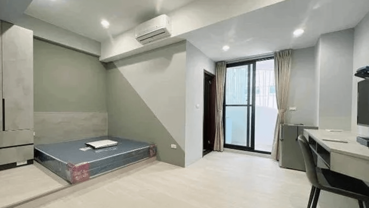 一名女網友找到位於大安區狀況良好的套房,租金只要一萬,房東的舉動卻讓她起疑。(圖/翻攝自DCARD) 一名女網友找到位於大安區狀況良好的套房,租金只要一萬,房東的舉動卻讓她起疑。(圖/翻攝自DCARD)