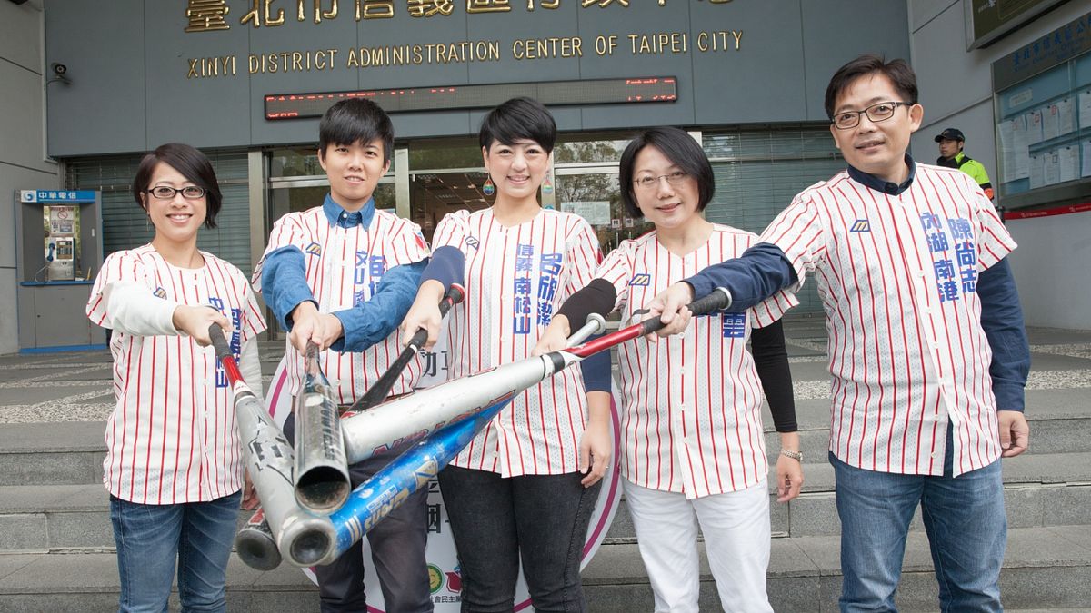 綠社盟26日登記參選,誓言5人擊出「紅不讓」,5席全上。(綠社盟提供) 綠社盟26日登記參選,誓言5人擊出「紅不讓」,5席全上。(綠社盟提供)