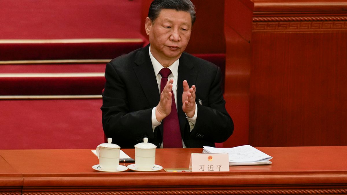 2024年3月5日。中國國家主席習近平在中國北京人民大會堂舉行的全國人民代表大會開幕式上致以鼓掌。(美聯社) 2024年3月5日。中國國家主席習近平在中國北京人民大會堂舉行的全國人民代表大會開幕式上致以鼓掌。(美聯社)