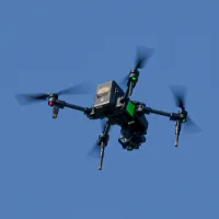 當「無人機展演」淪為預算消耗的工具,而非展現科技底蘊的舞台,其專業度與對公眾的尊重程度可見一斑。示意圖。(資料照,劉偉宏攝) 當「無人機展演」淪為預算消耗的工具,而非展現科技底蘊的舞台,其專業度與對公眾的尊重程度可見一斑。示意圖。(資料照,劉偉宏攝)