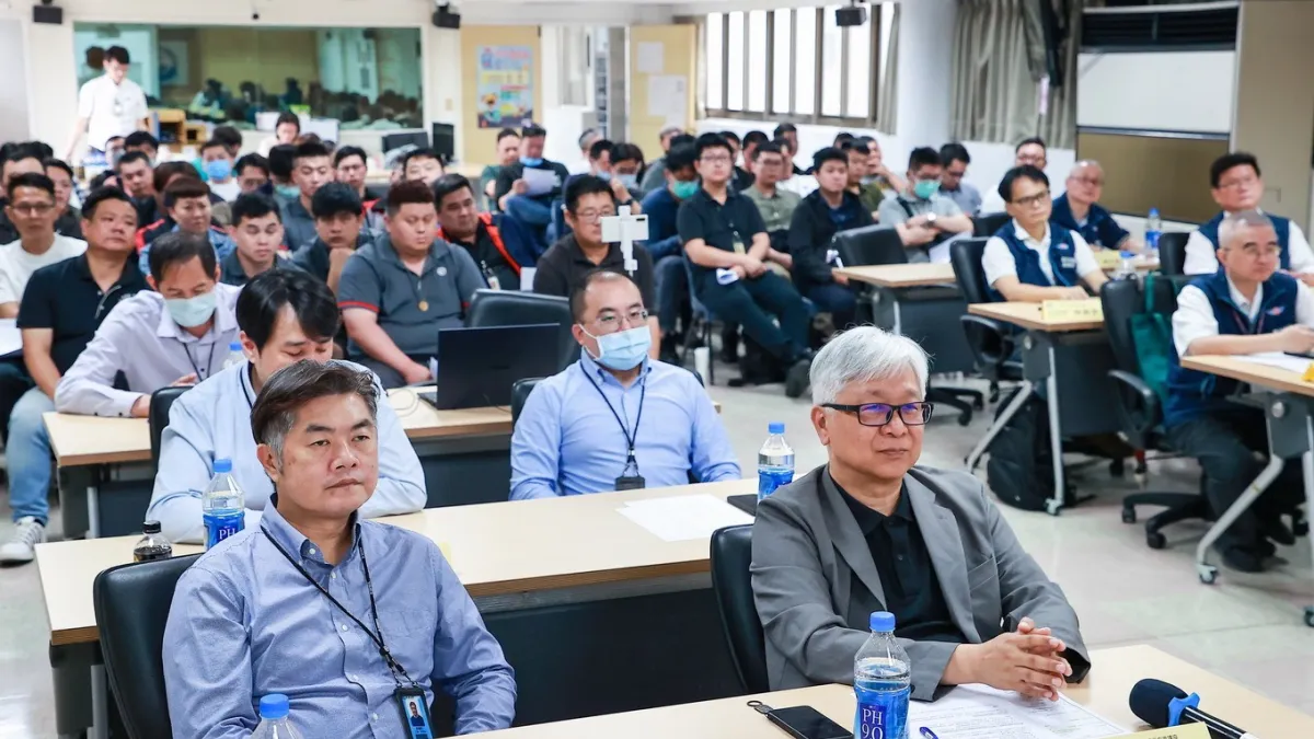 台灣順豐每年定期舉辦教育培訓講座,就改善交通違規、加強行車安全教育進行交流,近80人共同參與講座。(台灣順豐提供)