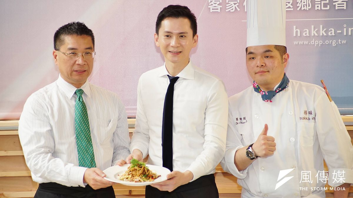 20180318-行政院發言人徐國勇、民進黨客家事務部主任鄭朝方出席「尋味台三線,新竹縣─客家便當推廣分享會」。(盧逸峰攝) 20180318-行政院發言人徐國勇、民進黨客家事務部主任鄭朝方出席「尋味台三線,新竹縣─客家便當推廣分享會」。(盧逸峰攝)