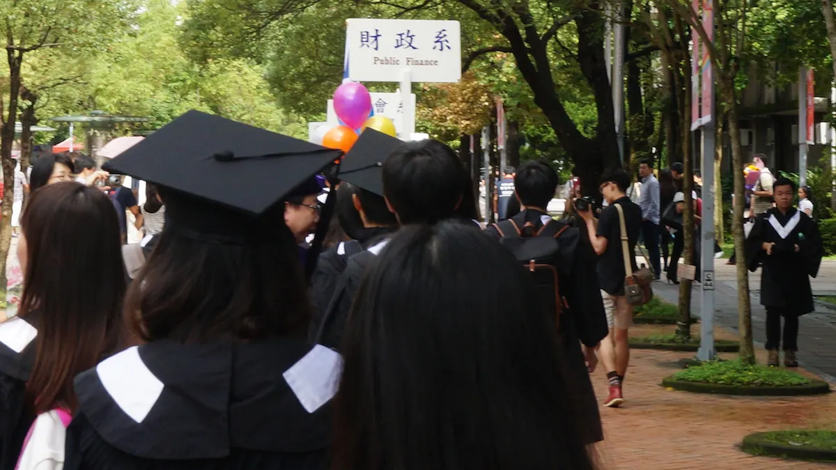 財政系畢業,未來能做什麼呢?(圖/ㄚㄚ提供) 財政系畢業,未來能做什麼呢?(圖/ㄚㄚ提供)