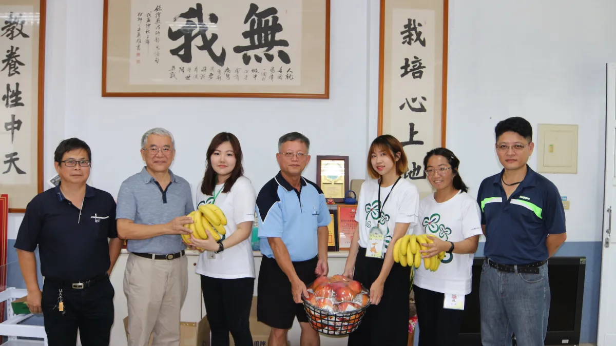 25名準老師漁村教唱 退休校長送水果加油