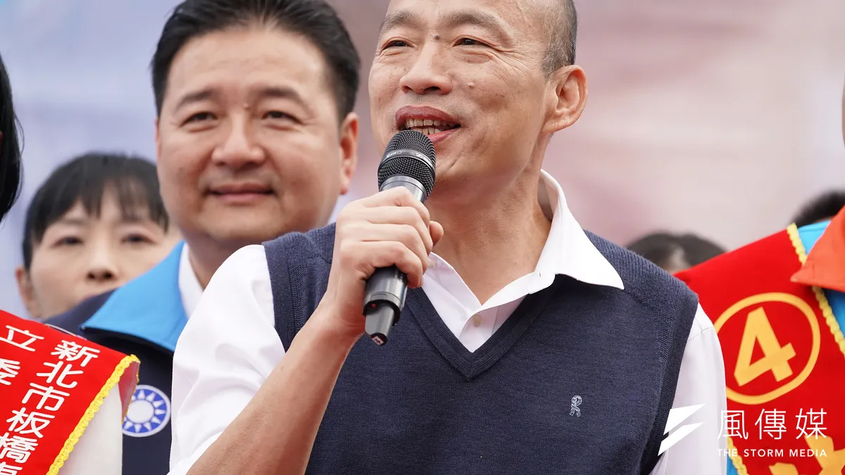 國民黨總統候選人韓國瑜(見圖)在欣賞故宮藏品《千巖萬壑圖》時,詢問故宮前院長周功鑫作品是否為真。(資料照,盧逸峰攝) 國民黨總統候選人韓國瑜(見圖)在欣賞故宮藏品《千巖萬壑圖》時,詢問故宮前院長周功鑫作品是否為真。(資料照,盧逸峰攝)