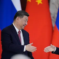 中国国家主席習近平、ロシア大統領プーチン。(AP通信) 中国国家主席習近平、ロシア大統領プーチン。(AP通信)