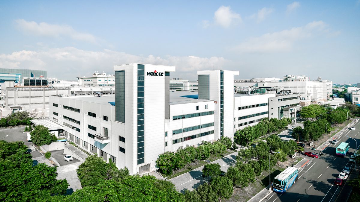 Molicel南科廠現有三條產線將立即進行產能調配,以支援原先三元廠高階產品出貨,並盡力滿足全球客戶基本需求。(圖片來源:台泥) Molicel南科廠現有三條產線將立即進行產能調配,以支援原先三元廠高階產品出貨,並盡力滿足全球客戶基本需求。(圖片來源:台泥)