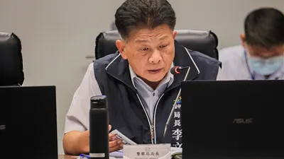 中市警察局長李文章在市政會議中以「行人正義、靜城專案執行成果」為題進行專案報告,強調針對「路口不停讓行人」重點違規取締。(圖/台中市政府)