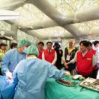 台湾は中台間の最前線で武力衝突の脅威に直面する中、医薬品のレジリエンスに5つの欠陥があることが指摘されている。写真は頼清徳総統が社会全体の防衛レジリエンス演習を視察する様子。(写真/全社会防衛レジリエンス委員会提供) 台湾は中台間の最前線で武力衝突の脅威に直面する中、医薬品のレジリエンスに5つの欠陥があることが指摘されている。写真は頼清徳総統が社会全体の防衛レジリエンス演習を視察する様子。(写真/全社会防衛レジリエンス委員会提供)